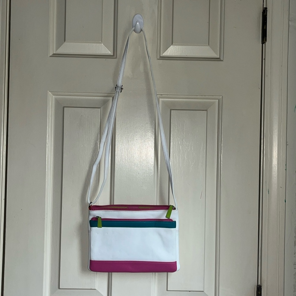 Ili NY leather purse with adjustable strap. GUC